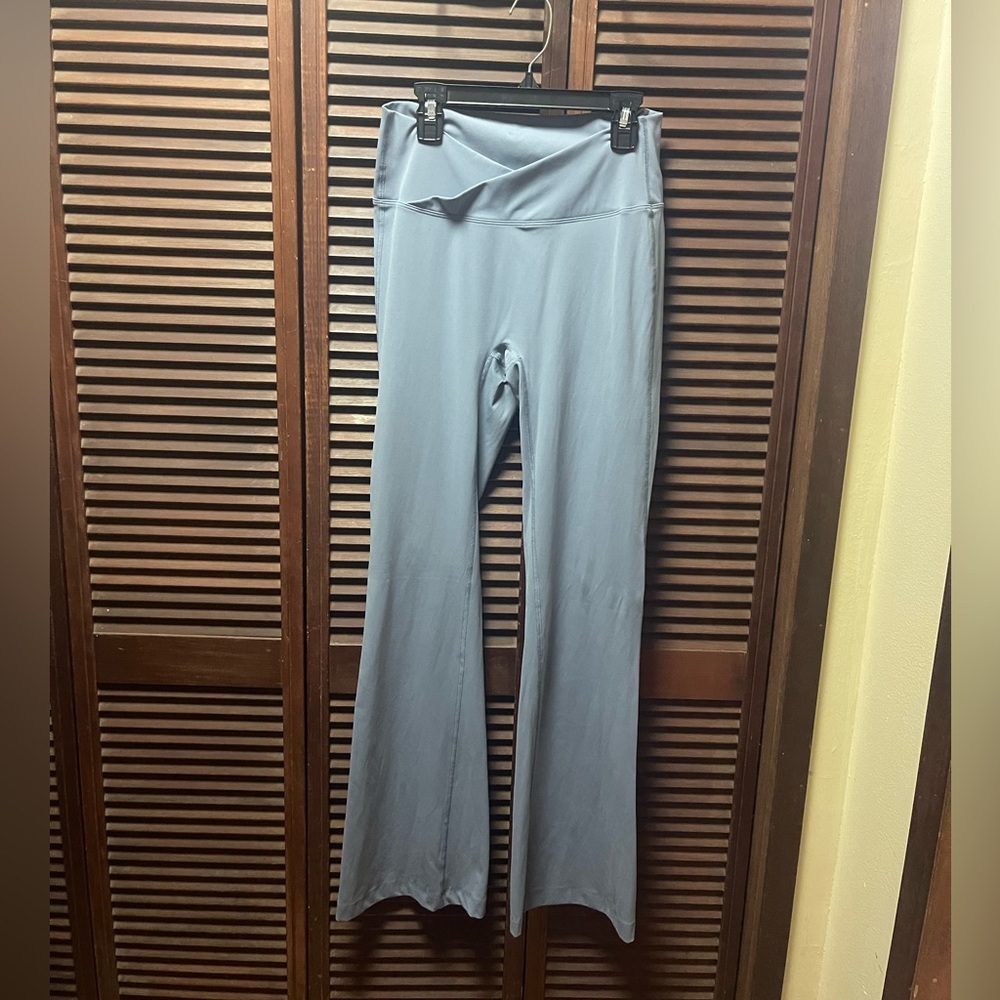 Iwa Company Cross Front Athletic Workout Leggings Size L - Picture 4 of 5